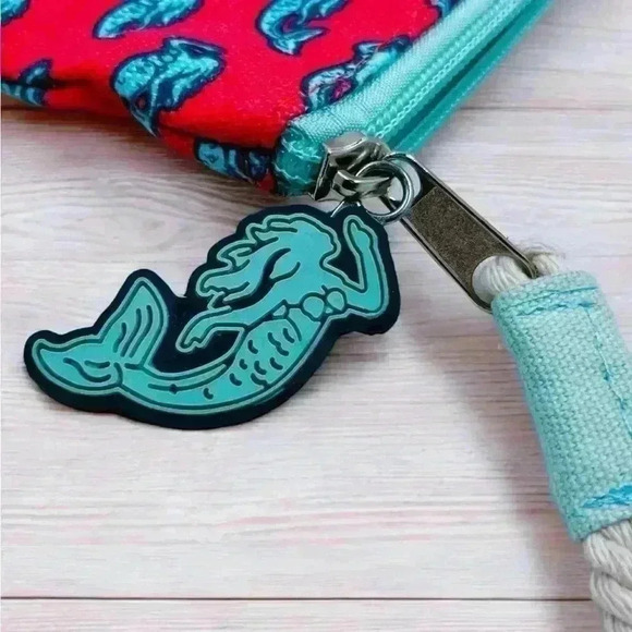 Martha’s Vineyard Coral Blue Mermaid Wristlet Cosmetic Accessory Bag - Picture 6 of 9
